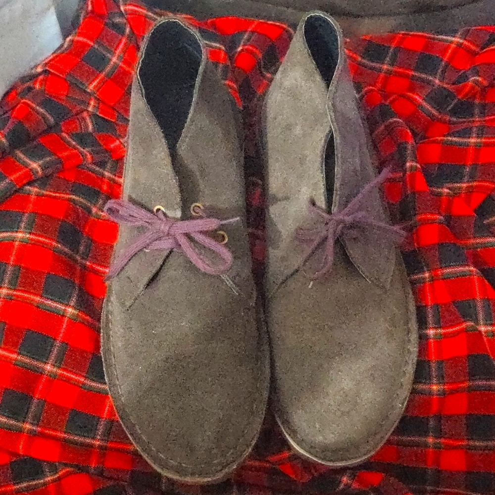 Safari boots chukka, common for safari tours in Kenya.